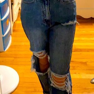 HIGH RISE MOM JEANS